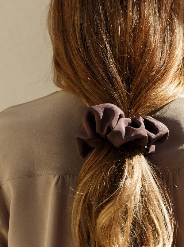 Medium Silk Scrunchie, Sandalwood