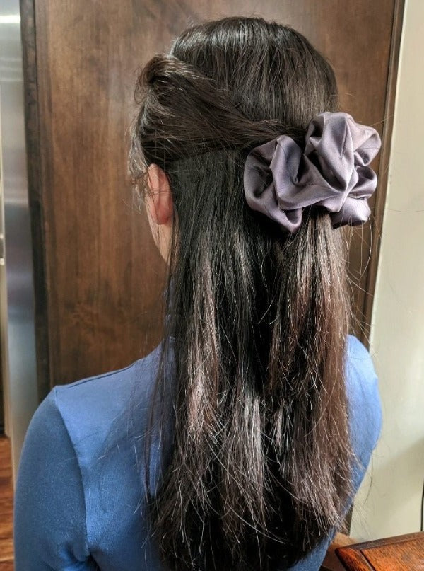 Medium Silk Scrunchie, Graphite