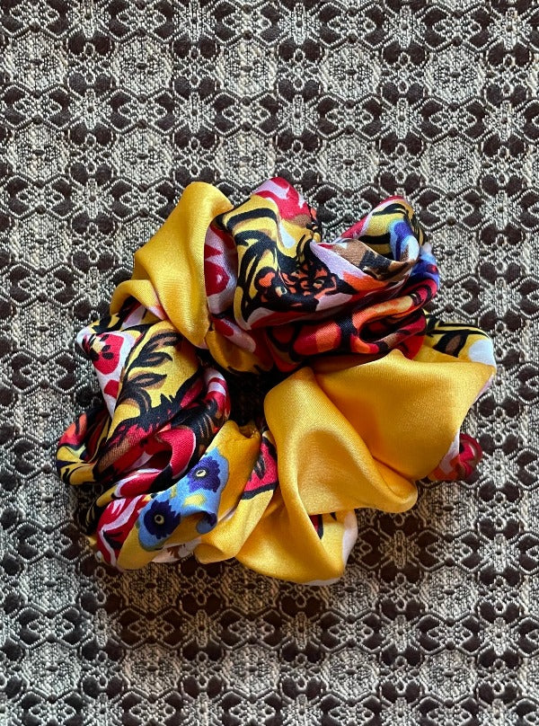Medium Silk Scrunchie, Jolie