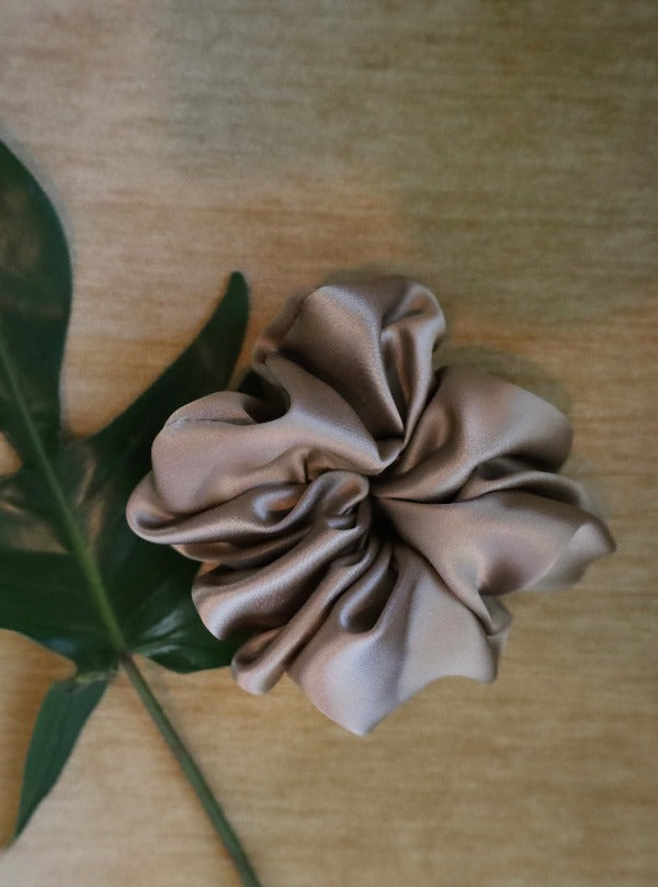 Medium Silk Scrunchie, Fawn
