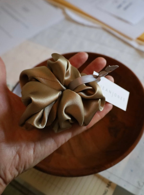 Medium Silk Scrunchie, Bisque