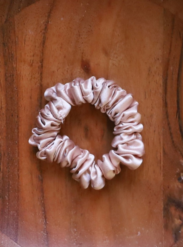 Small Silk Scrunchie, Sabia Pink