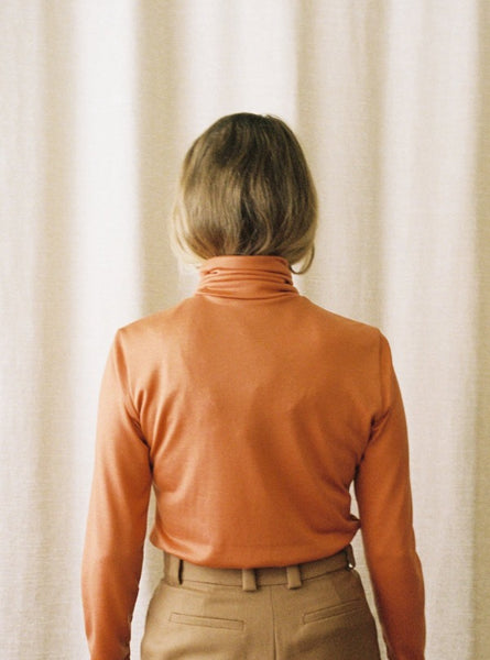 Jasmine Rollneck, back view
