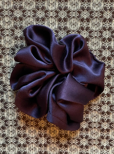 Medium Silk Scrunchie, Graphite