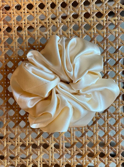 Medium Silk Scrunchie, Cream