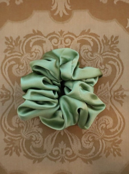 Medium Silk Scrunchie, Graphite